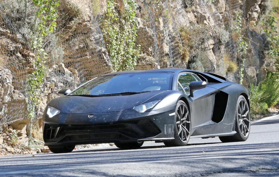 Lamborghini Aventador Performante? Dva nova prototipa "uhvaćena" u vožnji