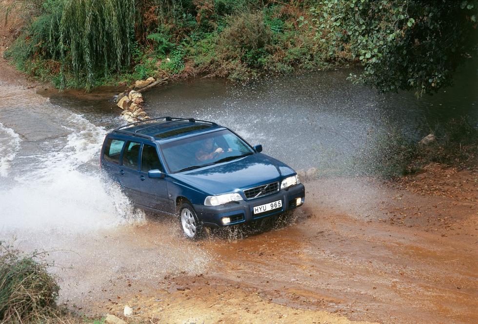 Volvo putuje poznatom cestom s novim V90 Cross Country