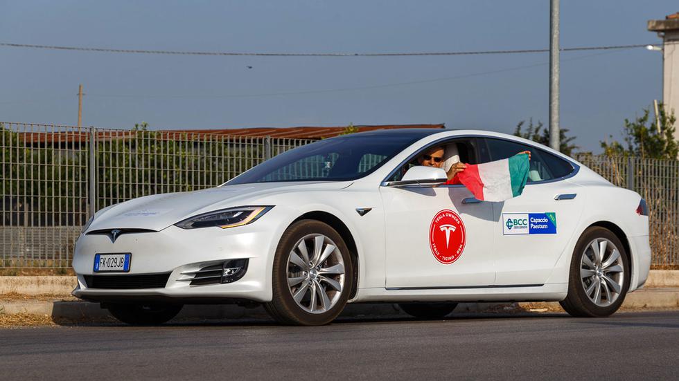 Novi rekord: Tesla Model S prešao čak 1078 kilometara bez punjenja!