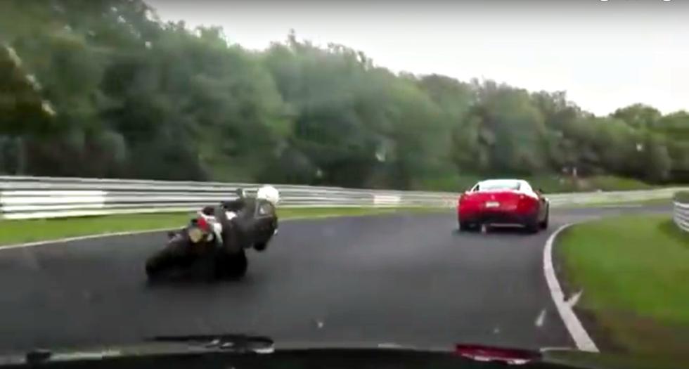VIDEO: Ono kad pomisliš da si brz u Ferrariju, a snove ti sruši motor