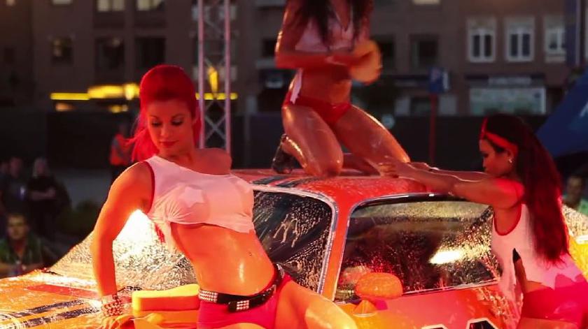 HOT VIDEO: SEXY CAR WASH