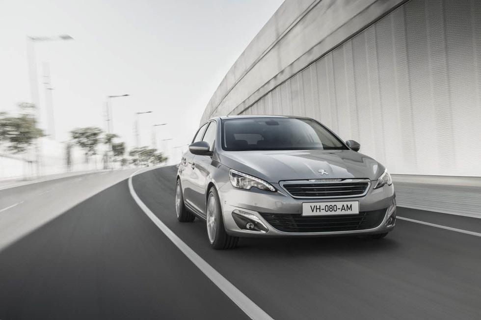 Posebna ponuda: Peugeot 308 Element krcat opremom za samo 122.400 ukna
