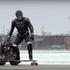 Dolph Lundgren testira Fordov EcoBoost na skateboardu