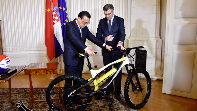 Kineski premijer na poklon dobio novi Rimčev bicikl Greyp