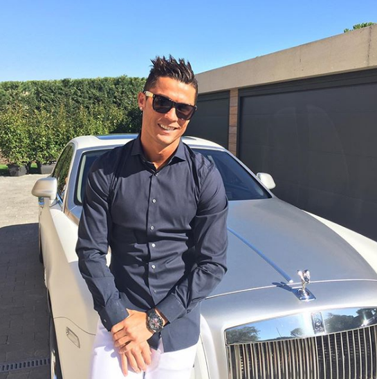 Cristiano Ronaldo moćan na terenu, ali i na ulici
