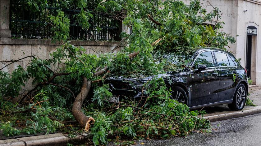 Nevrijeme poharalo Split, vatrogasci imaju pune ruke posla