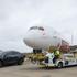 Tesla za Guinnessa: Autom na struju vukli avion težak 130 tona