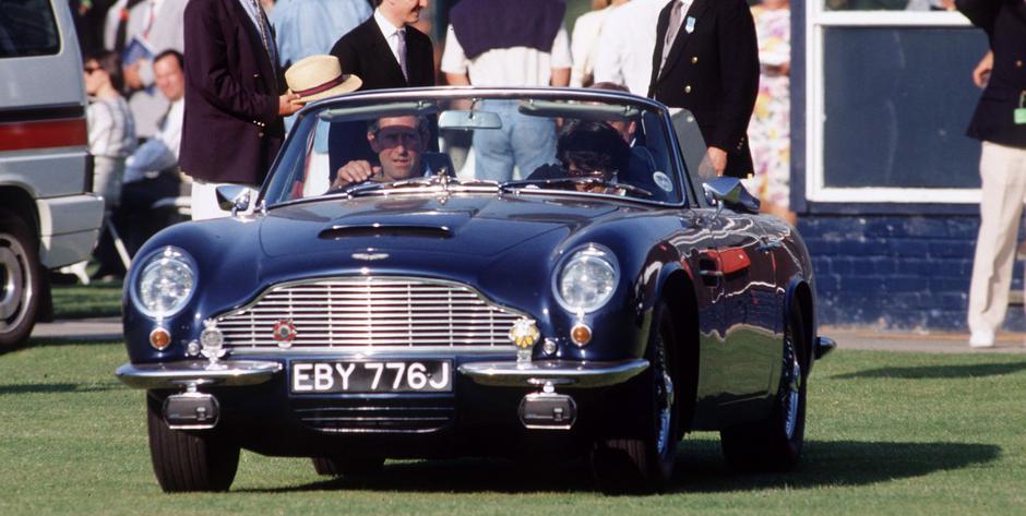 Princ Charles ima Aston Martin DB6 koji troši bijelo vino | Author: Pinterest