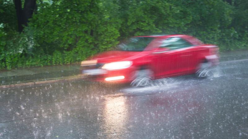 Tihi ubojica na mokroj cesti: Sve &scaron;to morate znati o akvaplaningu