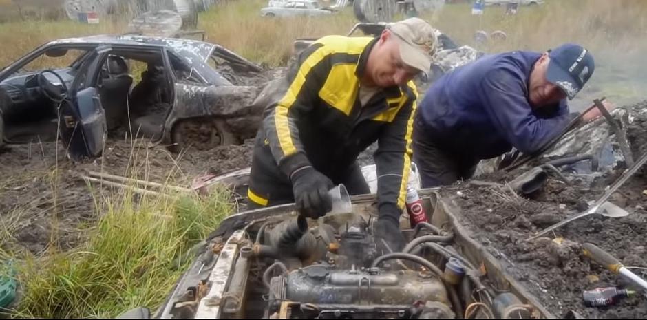 Zakopali tri automobila na godinu dana pa ih pokušali upaliti | Author: YouTube