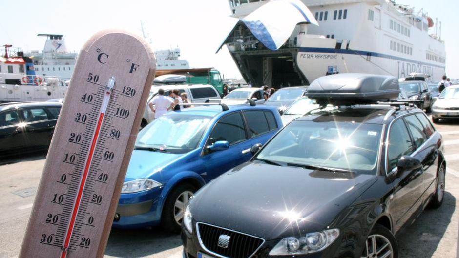 Auti parkirani na suncu već za sat mogu biti opasni po život | Author: Ivana Ivanović/PIXSELL
