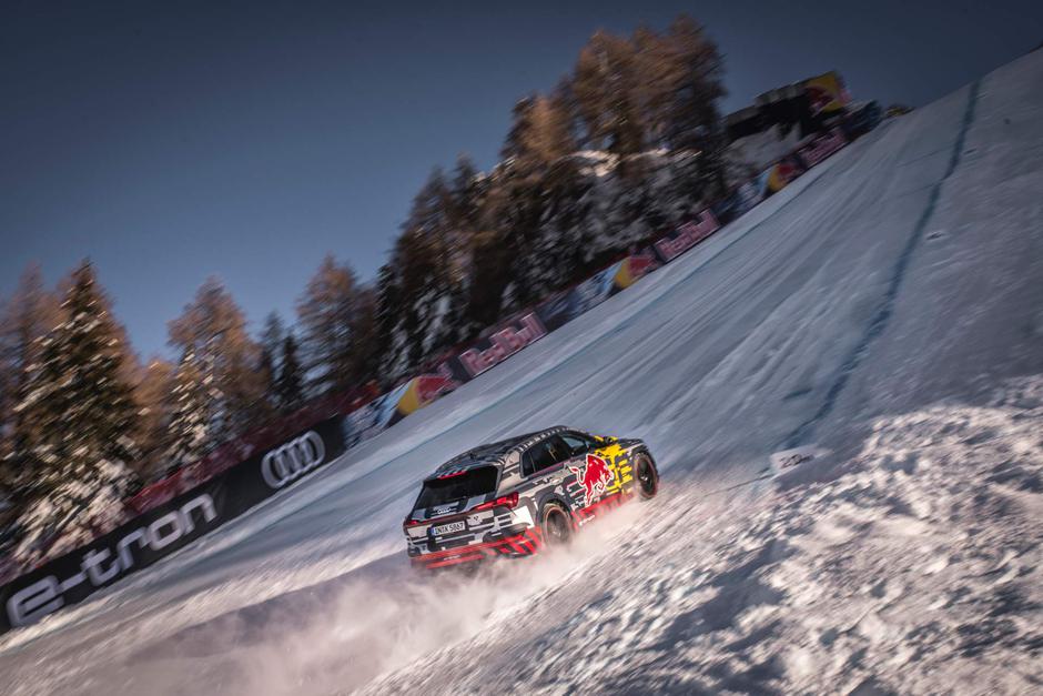 Audi E-Tron osvojio snježnu uzbrdicu od 85 posto nagiba | Author: The Drive