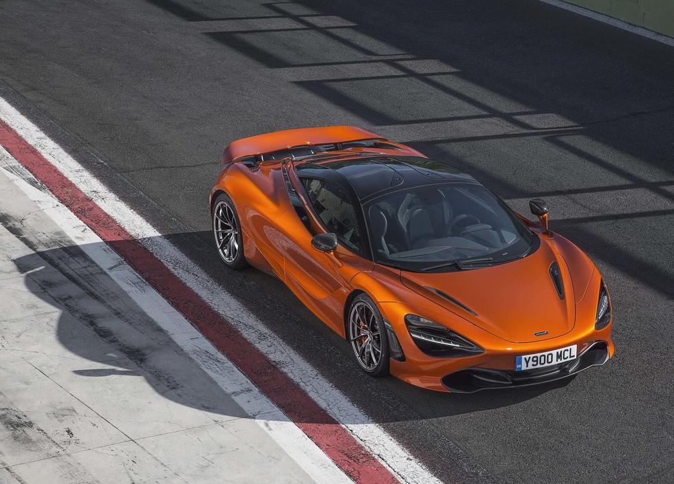 Nitko mu ništa ne može: McLaren 720S 'ponizio' Aventador SVJ