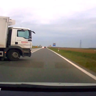 VIDEO: Konzumovim kamionom izletio pred jureći auto