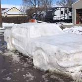 Napravili Ford Mustang od snijega pa 'dobili' kaznu za parkiranje