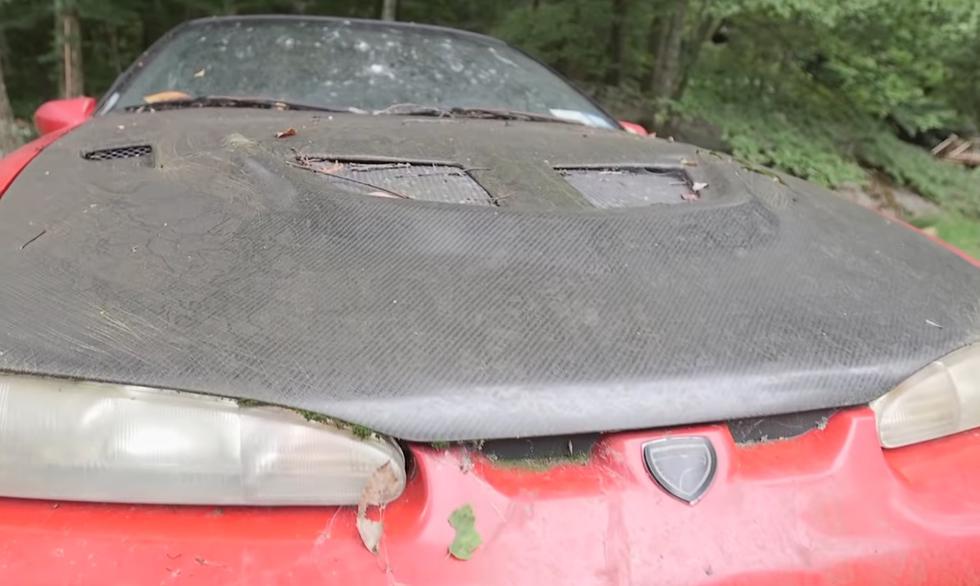 Ovako izgleda čišćenje auta nakon 10 godina stajanja u šumi