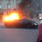 Lamborghini Huracan Performante u plamenu u središtu Bostonu