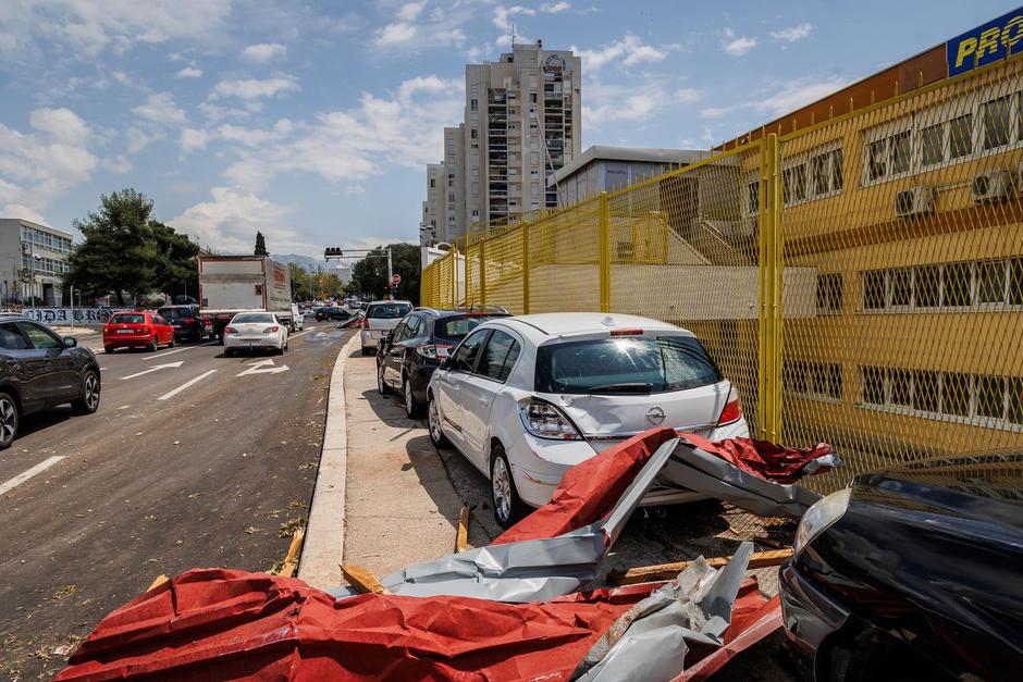 Split: Olujni vjetar otkinuo limeni krov s Prometove garaže | Author: Zvonimir Barisin/PIXSELL