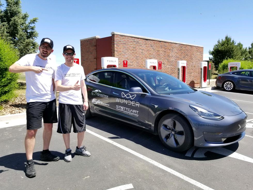 Tesla Model 3 jednim punjenjem prešao čak 975,58 kilometara