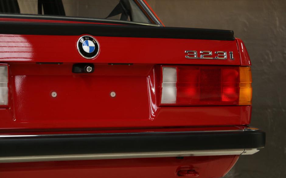 BMW 323i E30 | Author: Gem Classic Cars