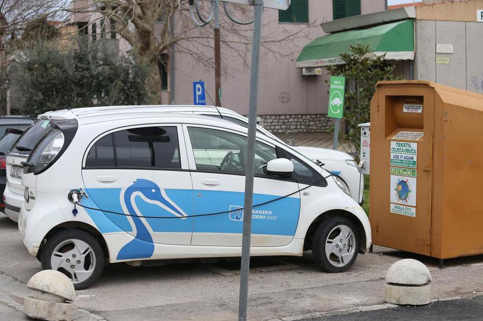 Vozači automobila na struju u Hrvatskoj se voze - besplatno!
