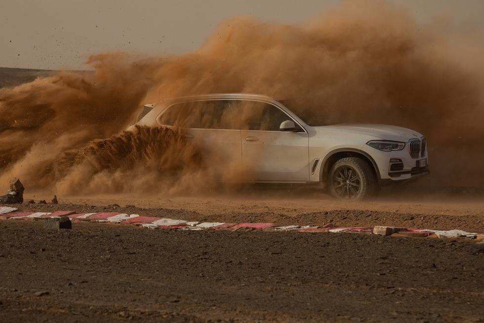 BMW rekreirao poznatu Monzu u Sahari kako bi predstavio novi X5