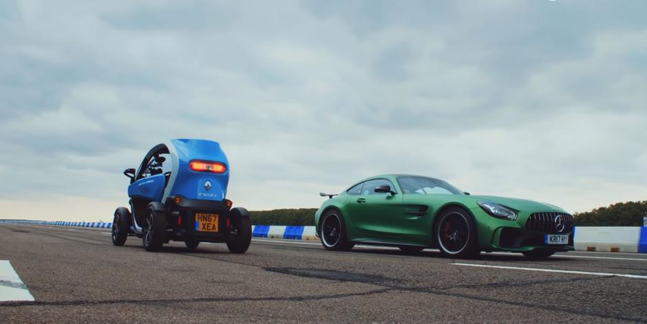 Tko je brži? Renault Twizy protiv Mercedes-AMG GT R-a unatraške | Author: YouTube
