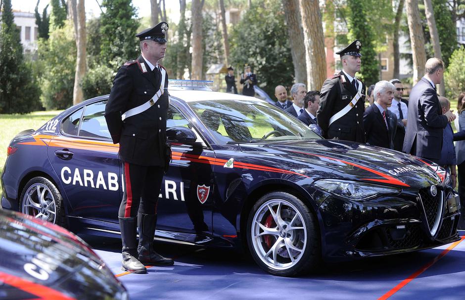 Talijanska policija vozi novu Alfu Romeo Giuliu QV | Author: Motor Authority