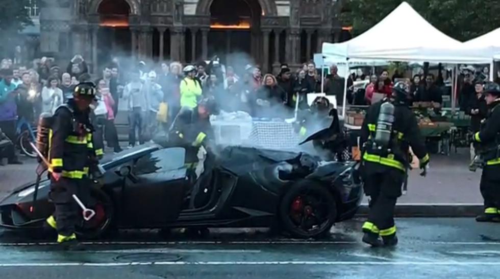 Lamborghini Huracan Performante u plamenu u središtu Bostonu