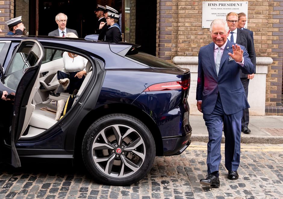 Princ Charles ima Aston Martin DB6 koji troši bijelo vino | Author: CNBC