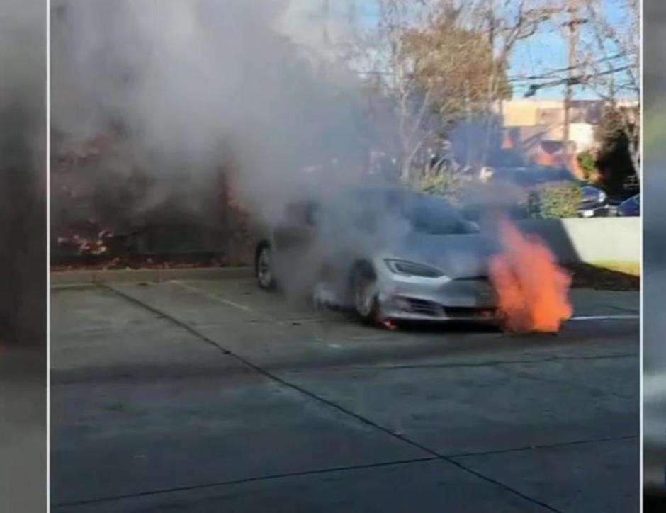 Tesla u plamenu | Author: ABC7