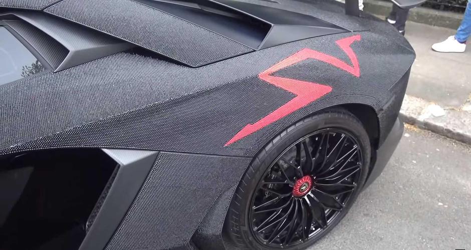 Može li ekstremnije? Na Lamborghini Aventador ugradila 2 milijuna Swarovski kristala | Author: YouTube