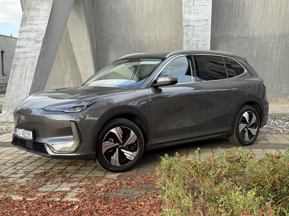 Author: Dubravko Kolarić