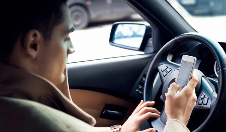 Dolaze kamere koje detektiraju korištenje mobitela u vožnji | Author: Shutterstock