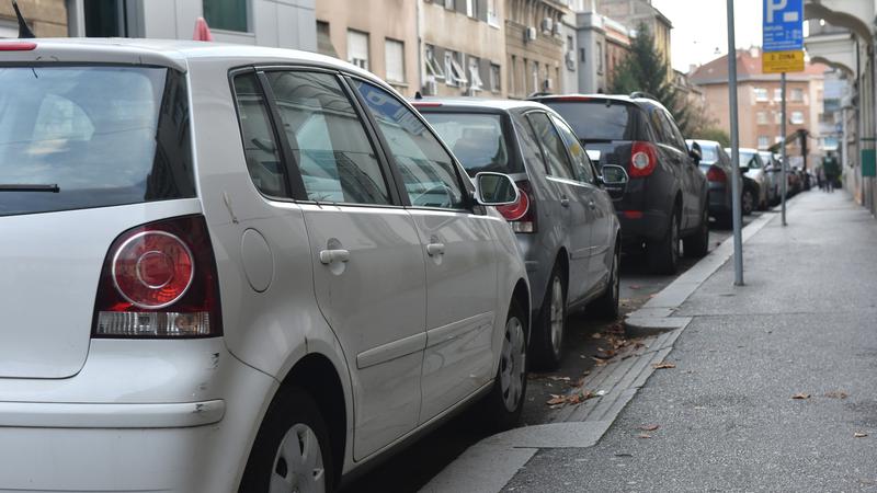 Postajemo li  lo&scaron;iji voza&ccaron;i? Svaki peti ne zna parkirati bez kamere i senzora