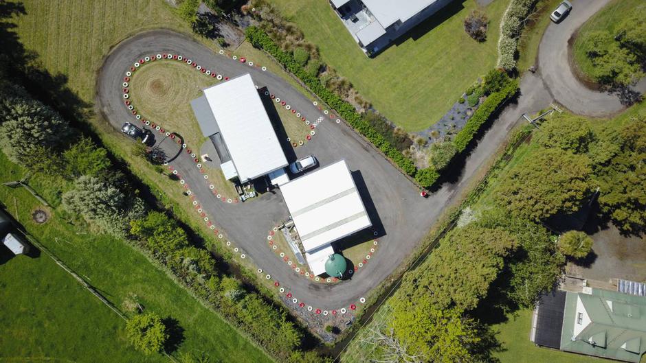 Drifter izgradio trkaću stazu za treninge oko svoje kuće | Author: NZ Herald