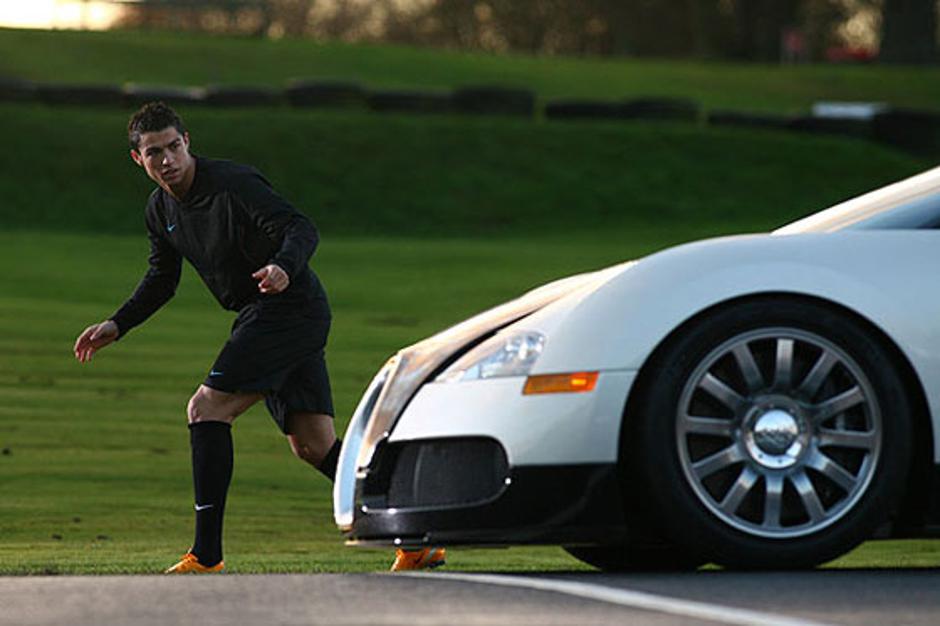 Cristiano vs Bugatti | Author: YouTube