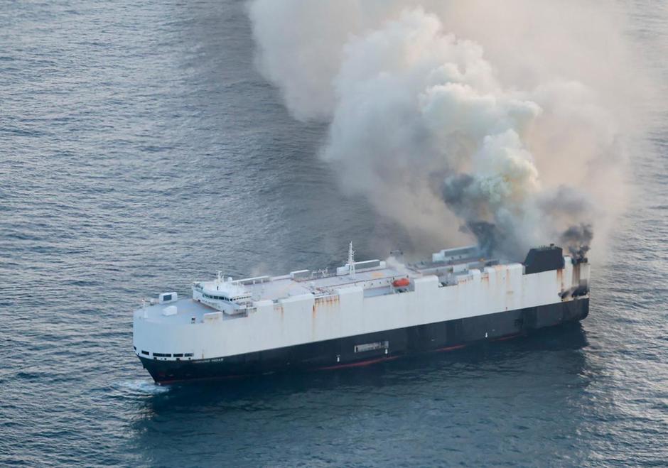 U.S. Coast Guard responds to vessel fire in the northern Pacific Ocean | Author: US COAST GUARD/REUTERS