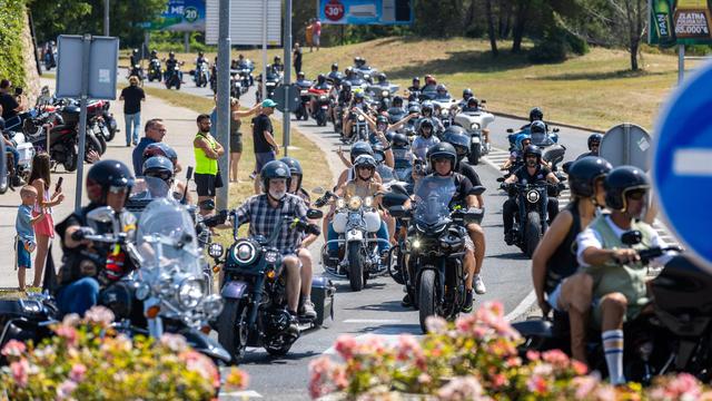 Nekoliko tisuća vlasnika Harley Davidsona prolazi kroz Pulu u defileu