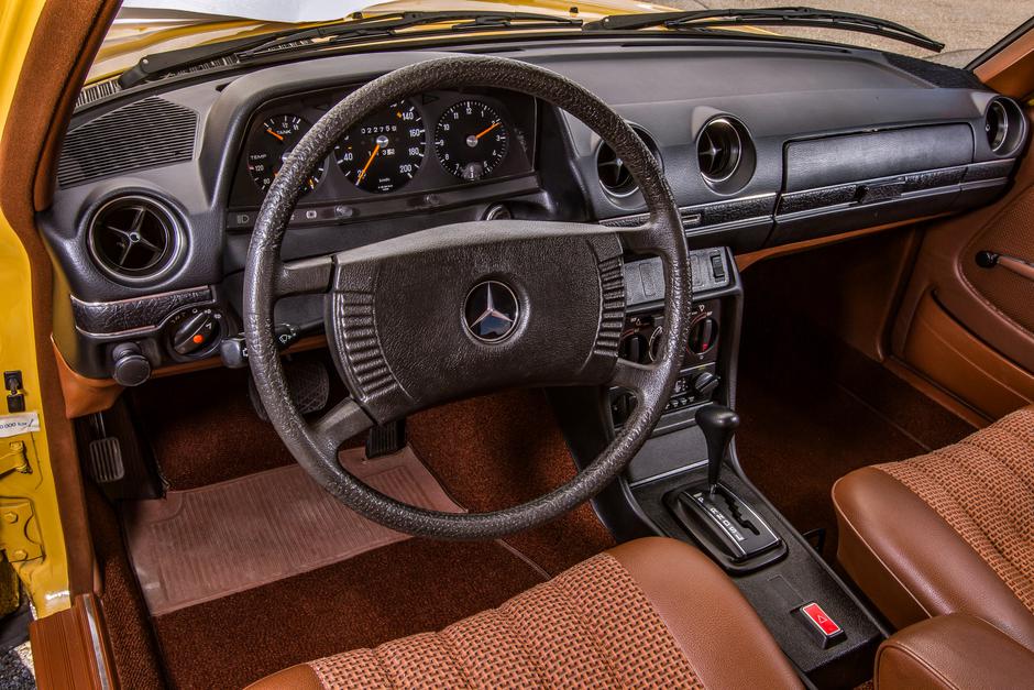 Merceds-Benz 230 (W 123). | Author: Mercedes-Benz AG - Mercedes-Benz Classic Communications