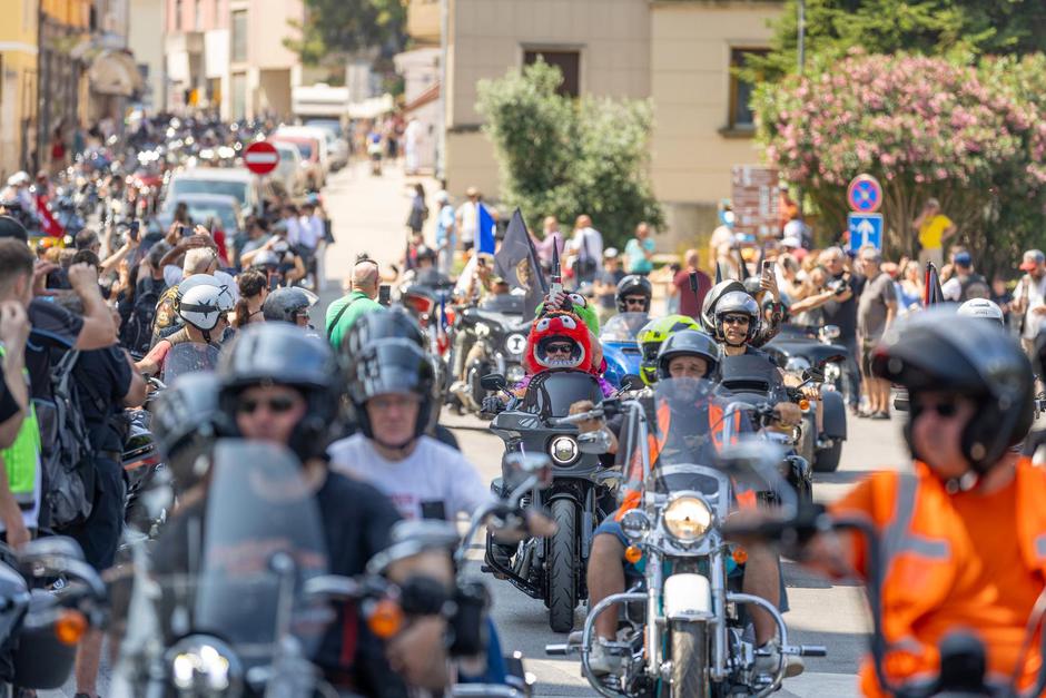 Nekoliko tisuća vlasnika Harley Davidsona prolazi kroz Pulu u defileu | Author: Srecko Niketic/PIXSELL