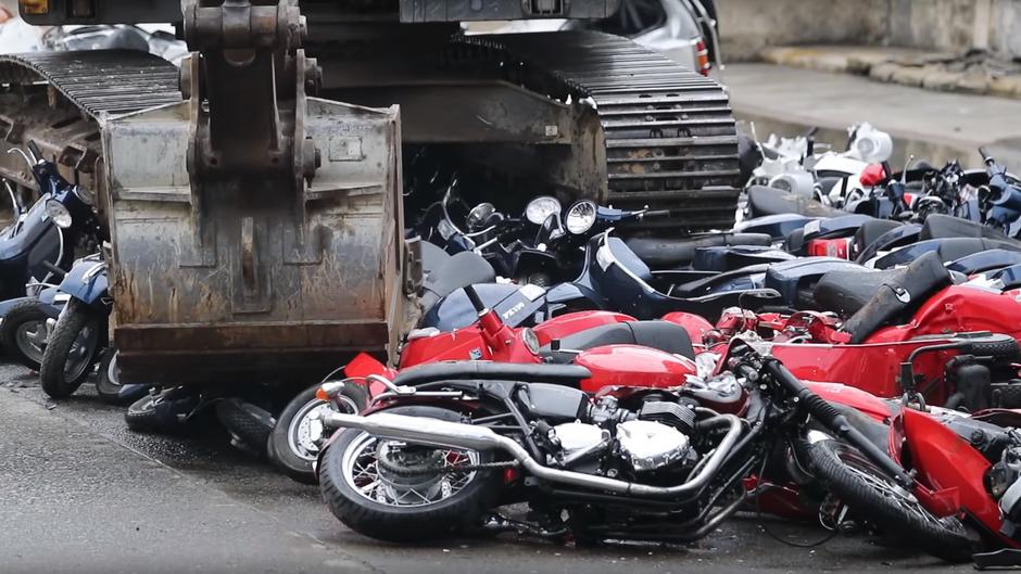Filipinci uništavaju motocikle | Author: YouTube
