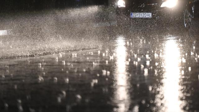 Zagreb: Jaka kiša u večernjim satima