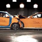 VIDEO: Maleni Smart doslovno uništio Mercedesovu S-klasu