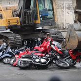 Filipinci uništavaju motocikle