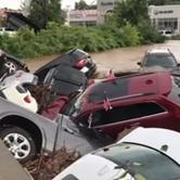 Desetak SUV-ova nastradalo u poplavi u SAD-u