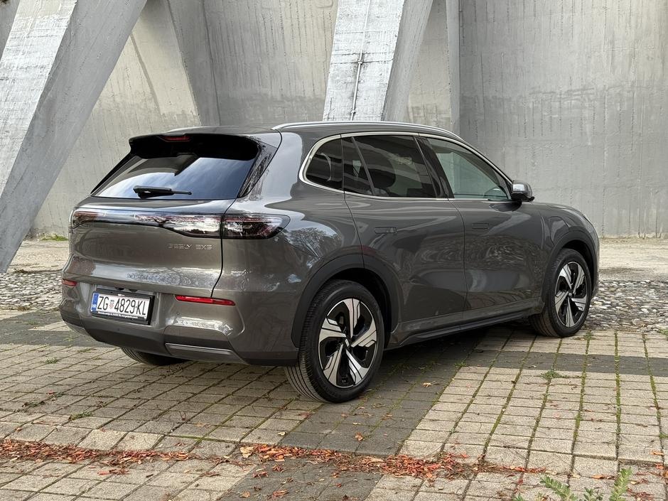 Author: Dubravko Kolarić