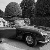 Princ Charles ima Aston Martin DB6 koji troši bijelo vino