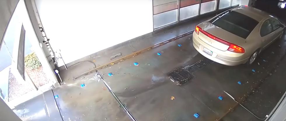 VIDEO: U autopranoici uspio razbiti svoj automobil