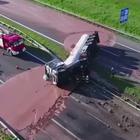VIDEO: Prevrnuta cisterna potopila autocestu s 12 tona čololade